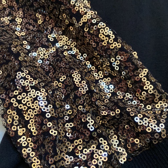 🆕 Absolutely stunning sequin sleeve sweatshirt in size M - Picture 3 of 6